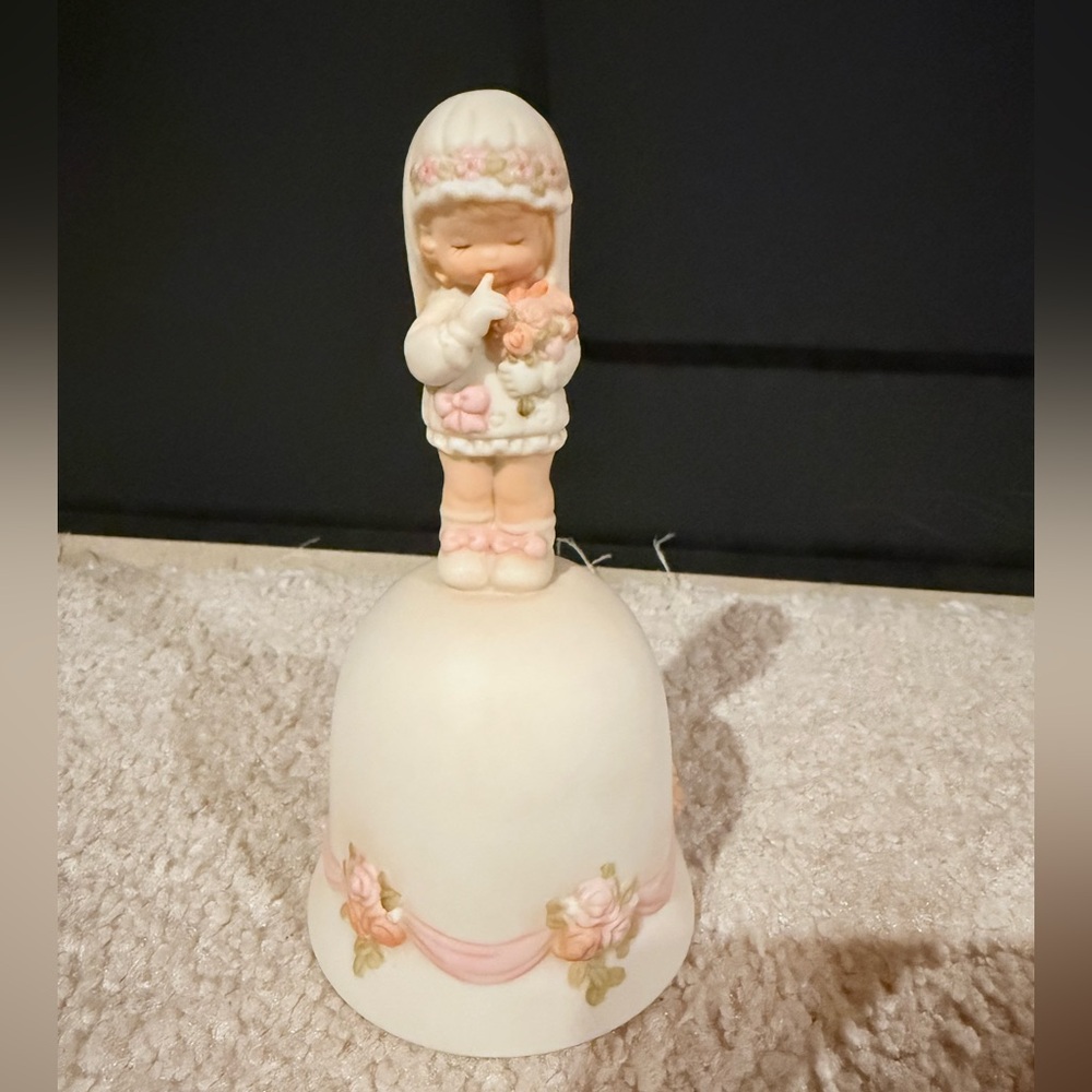 Enesco Here comes the Bride porcelain bell. "Here comes the Bride"
